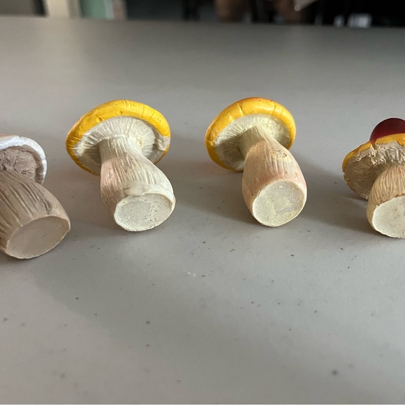 Polka dot mini mushrooms. So cute for garden plants or on shelf - Picture 3 of 6